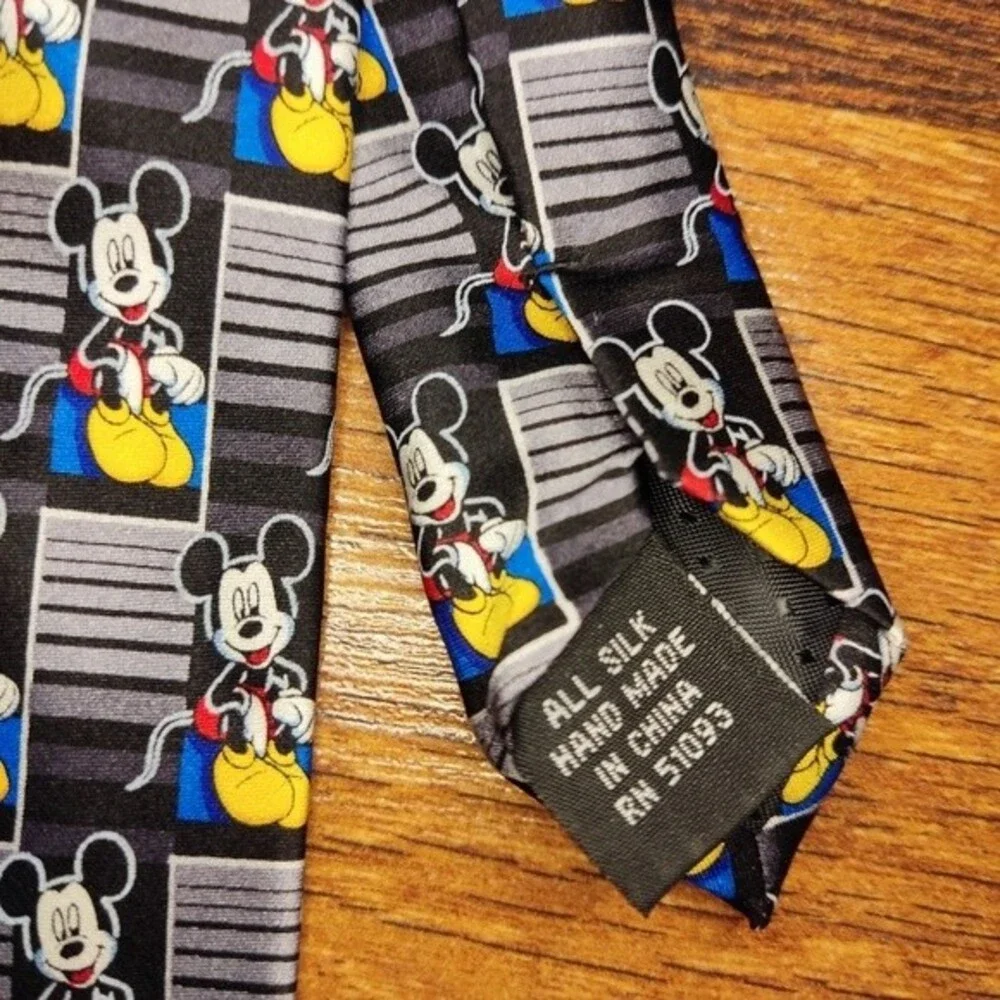 Mickey Unlimited silk Vintage Mickey Mouse Disney tie